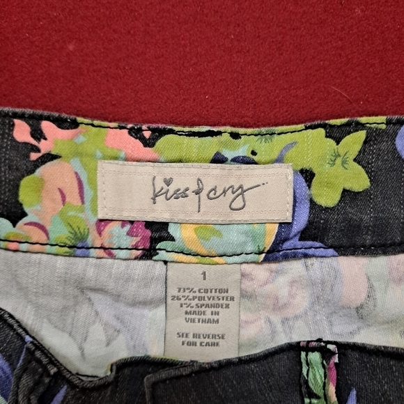 🔥KISS & cry floral shorts (1) - Picture 3 of 3